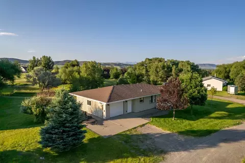 9 River Bend Ln, Livingston, MT 59047