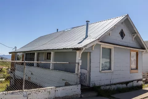 102 West Daly Street, Walkerville, MT 59701