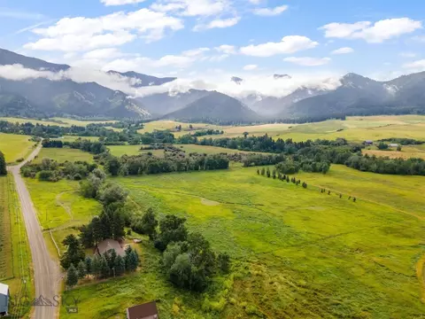 7130 Springhill Community Rd, Belgrade, MT 59714