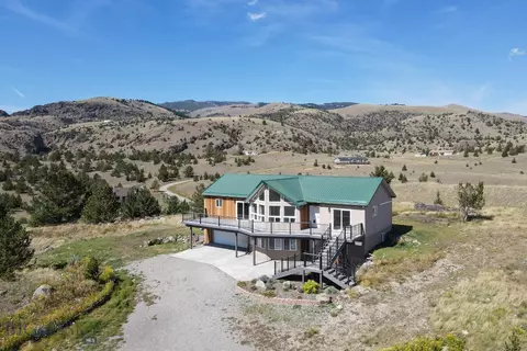 11 Scenic Ln, Emigrant, MT 59027
