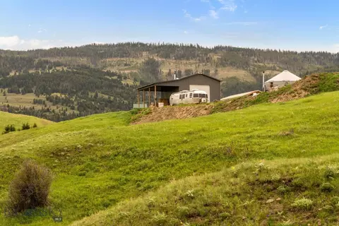 586 Cokedale Rd, Livingston, MT 59047