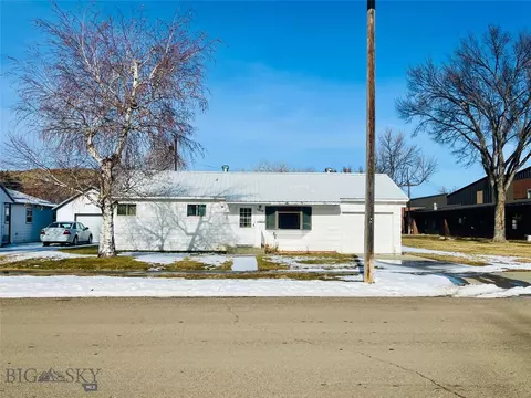 1814 Washington St, Fort Benton, MT 59442