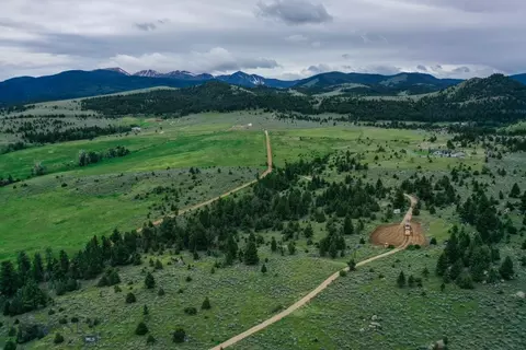 29 Cedar Ln, Whitehall, MT 59759