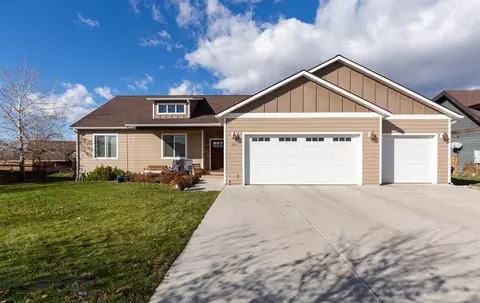382 Shelter Grove Cir, Bozeman, MT 59718