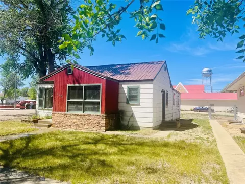 226 1st St E, Chester, MT 59522