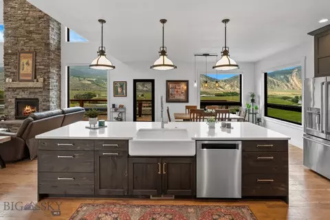 448 Us Highway 89 Hwy S, Gardiner, MT 59030