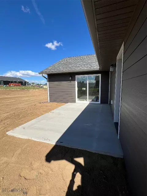 81 Avon Cir, Butte, MT 59701 photo 2