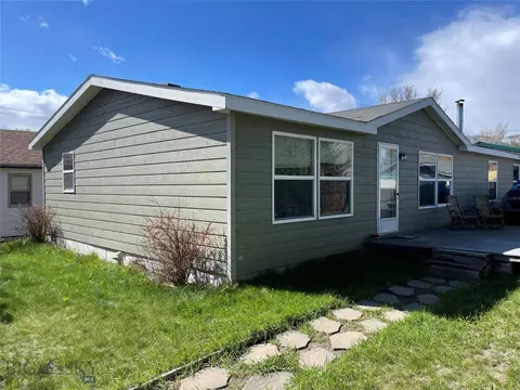 426 S 12th St, Livingston, MT 59047