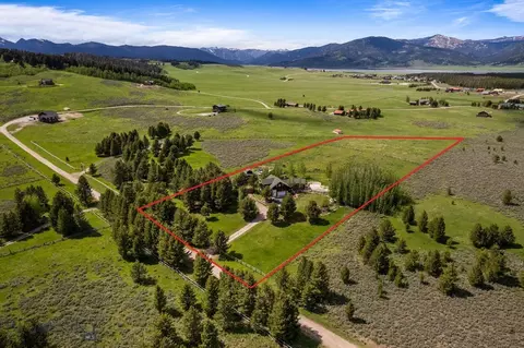 924 Mountain Vista Dr, West Yellowstone, MT 59758
