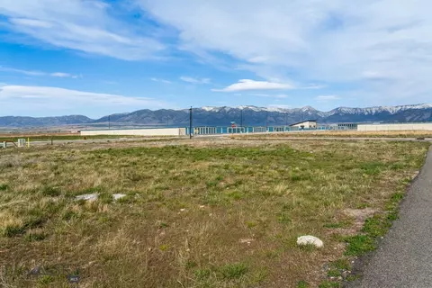 1300 Rizzo Ln, Belgrade, MT 59714