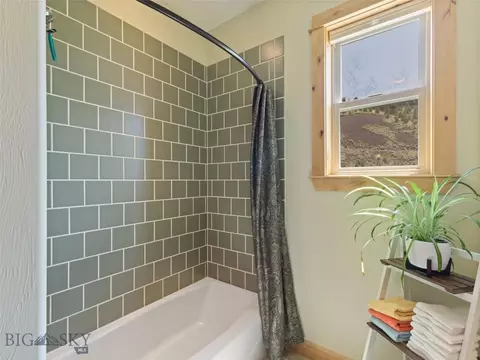 Bath - 494 E River Rd, Pray, MT 59065 photo 5 of 5