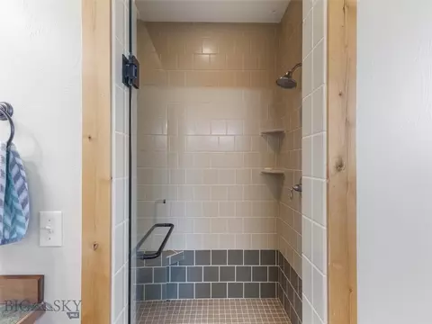 Bath - 494 E River Rd, Pray, MT 59065 photo 3 of 5