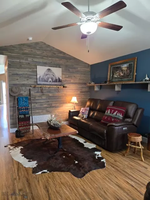 2307 Sturnella Ln, Belgrade, MT 59714