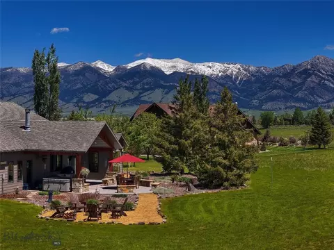 198 Farmland Xing, Belgrade, MT 59714