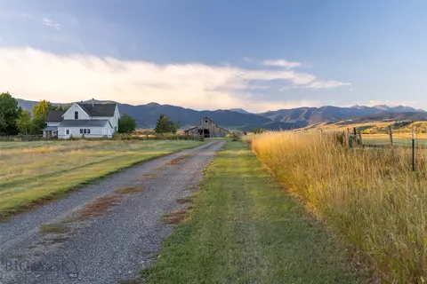 435 Deer Spring Ln, Bozeman, MT 59718 photo 2