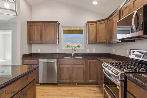 65 Avon Cir, Butte, MT 59701 photo 3