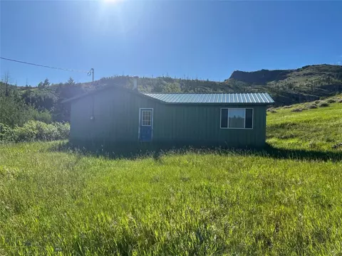378 W Bridger Crk, Greycliff, MT 59033