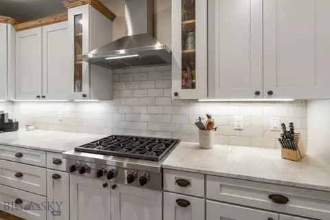 Kitchen - 4243 E Baseline Rd, Belgrade, MT 59714 photo 5 of 7
