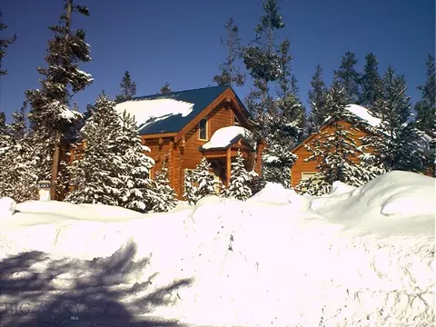 613 S Sylvan Cir, West Yellowstone, MT 59758