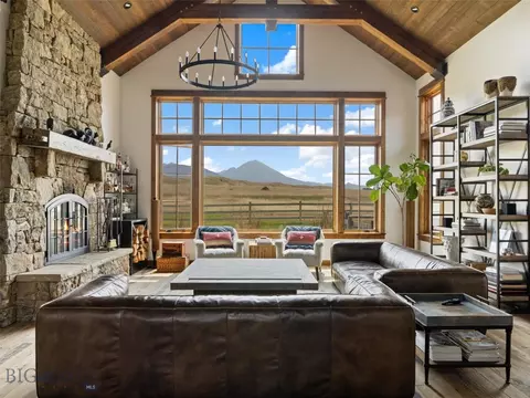 173 Chicory Rd, Livingston, MT 59047