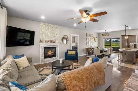 Living - 1303 Powers Blvd, Belgrade, MT 59714 photo 2 of 4
