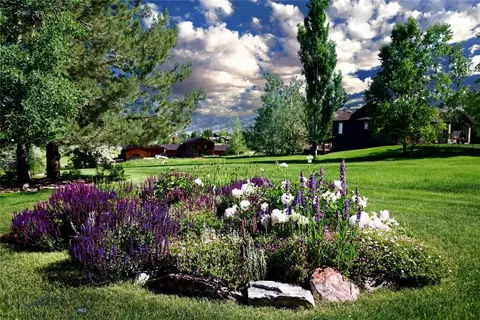 218 Summer Ridge Rd, Bozeman, MT 59715