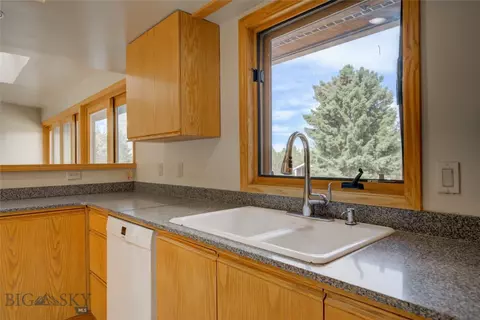 Kitchen - 311 Donegal Dr, Bozeman, MT 59715 photo 8 of 9
