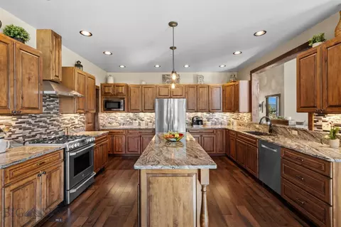 Kitchen - 76 Silver Fox Ln, Belgrade, MT 59714 photo 5 of 8