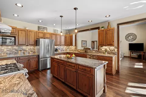 Kitchen - 76 Silver Fox Ln, Belgrade, MT 59714 photo 4 of 8