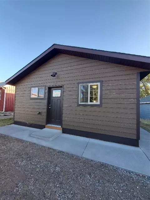 107 S N St, Livingston, MT 59047