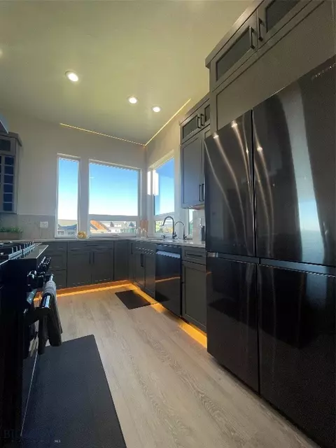Kitchen - 109 Cushing Rd, Manhattan, MT 59741 photo 11 of 17