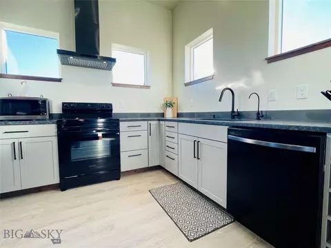 Kitchen - 109 Cushing Rd, Manhattan, MT 59741 photo 17 of 17