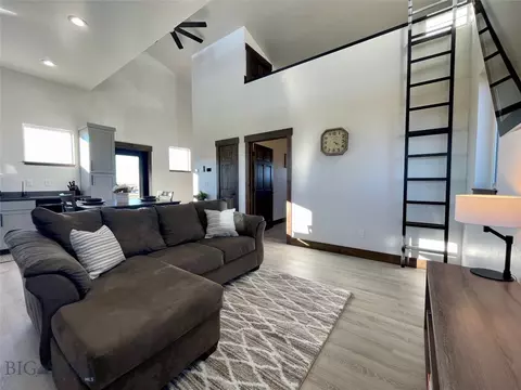 Living - 109 Cushing Rd, Manhattan, MT 59741 photo 4 of 7