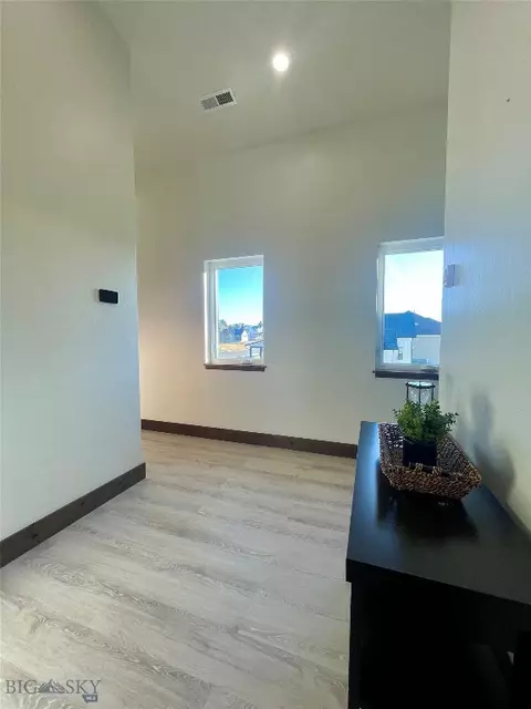 Entry Way - 109 Cushing Rd, Manhattan, MT 59741 photo 5 of 10
