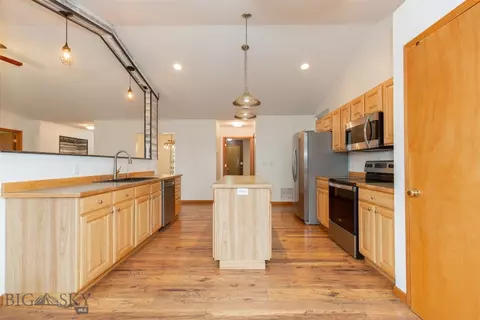 425 Red Barn Dr, Belgrade, MT 59714