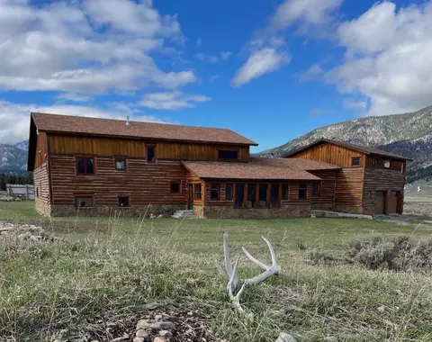 135 Twin Antler Dr, Gallatin Gateway, MT 59730
