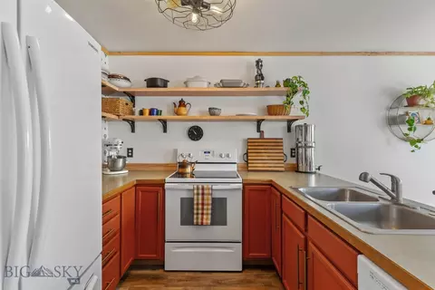 577 W Shore Dr, Belgrade, MT 59714