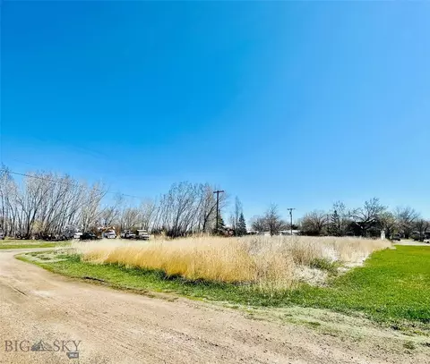 1301 Pennsylvania St, Chinook, MT 59523