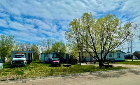 730 Utah St, Chinook, MT 59523