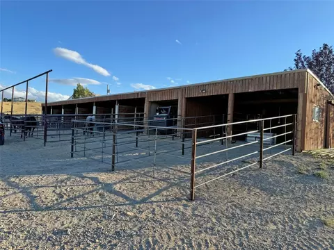 Exterior - 600 Blue Ribbon Ln, Dillon, MT 59725 photo 3 of 7