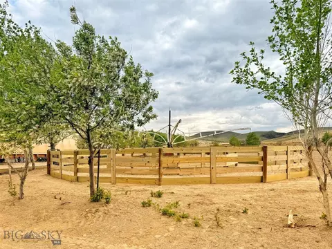 Exterior - 600 Blue Ribbon Ln, Dillon, MT 59725 photo 2 of 7