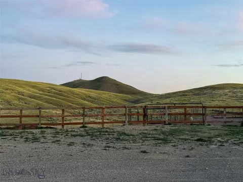 Exterior - 600 Blue Ribbon Ln, Dillon, MT 59725 photo 4 of 7