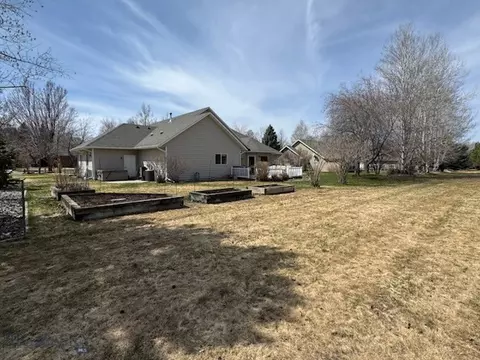 3214 Augusta Dr, Bozeman, MT 59715 photo 3