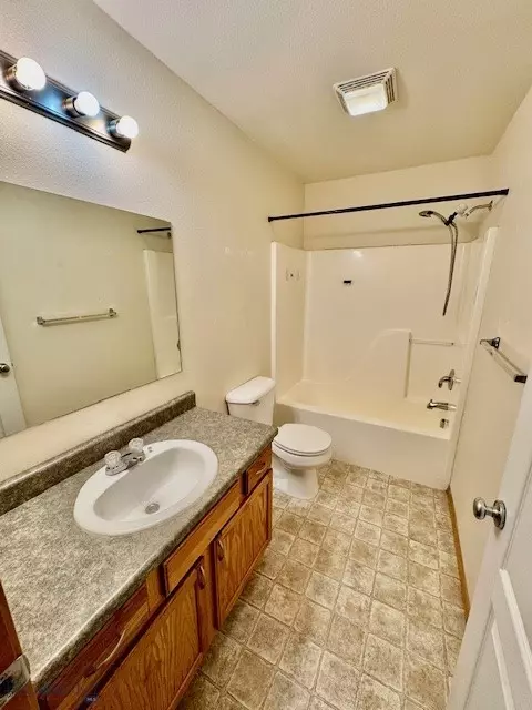 Bath - 82 E Magnolia, Belgrade, MT 59714 photo 3 of 8