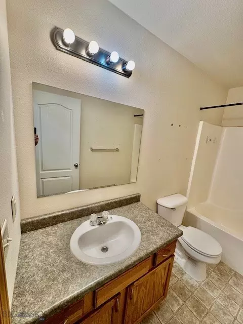 Bath - 82 E Magnolia, Belgrade, MT 59714 photo 1 of 8