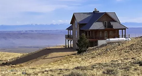 15 Crazy Horse Ln #943-9, Belfry, MT 59008