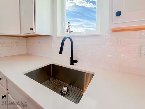 Kitchen - 507 Wise Way, Belgrade, MT 59714 photo 2 of 17