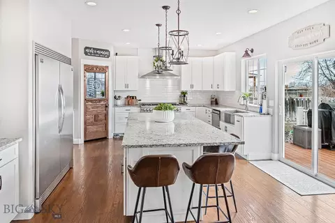 38 E Tobiano Trl, Belgrade, MT 59714