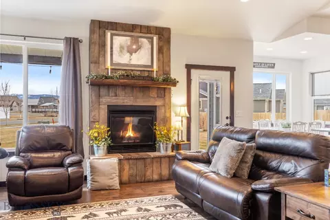 Living - 24 King Meadows Ln, Bozeman, MT 59718 photo 2 of 4