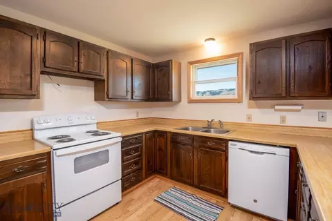 Kitchen - 33 Valley Dr, Townsend, MT 59644 photo 2 of 3